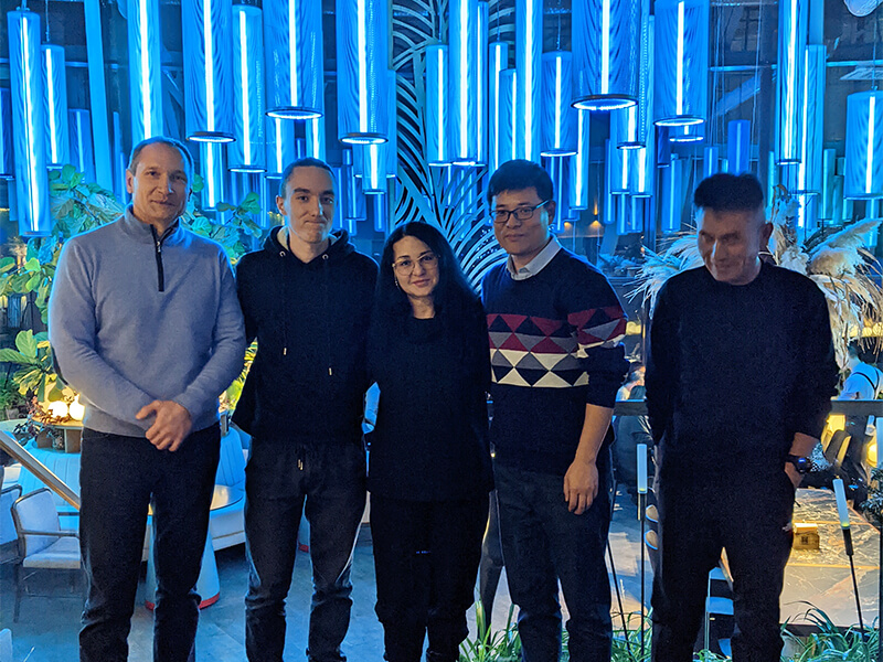 អតិថិជនរបស់យើង - ជុំវិញពិភពលោក ១